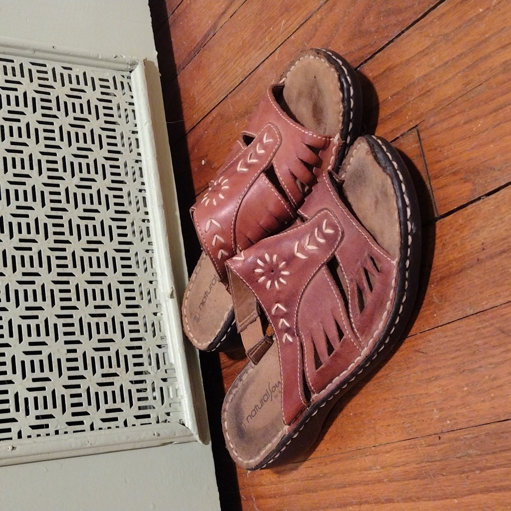 Women's Natural Soul by Naturalizer Cammy 6 1/2 leather sandal